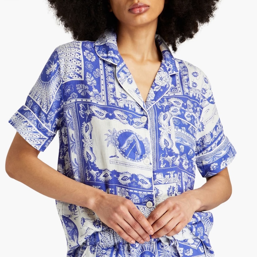 DESMOND & DEMPSEY 100% linen pajama top blue and white XS lounge button top